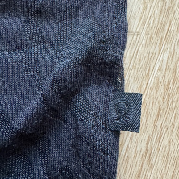 lululemon athletica Black Animal/Zebra Textured Short Sleeve Crop Tee - Picture 3 of 6